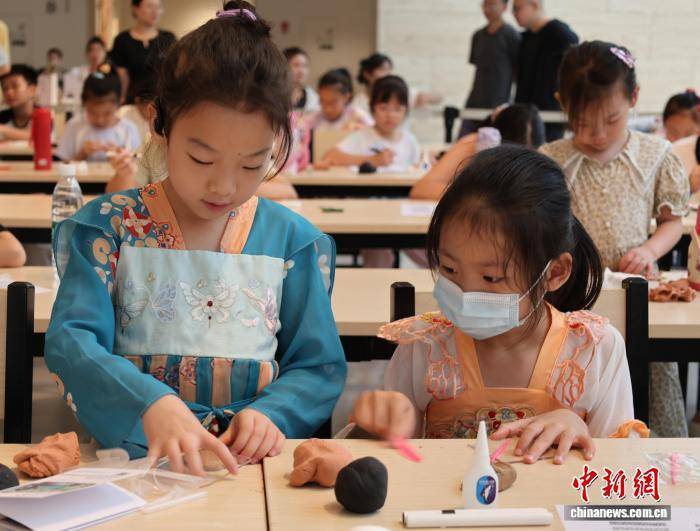 助燃”山东暑期“美术馆热”开元ky棋牌缤纷公教活动“(图2) 助燃”山东暑期“美术馆热”开元ky棋牌缤纷公教活动“(图2)