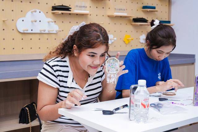 做一天上海人”共筑文化交流友谊桥梁开元棋牌试玩上外留学生宝山体验 “(图1) 做一天上海人”共筑文化交流友谊桥梁开元棋牌试玩上外留学生宝山体验 “(图1)